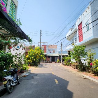 Bán nhà 3 tầng to đẹp, trung tâm An Nhơn