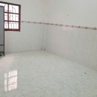 Nhà 2 tầng MT LLQ