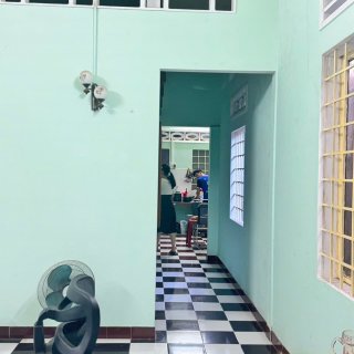 Nhà hẻm Lạc Long Quân